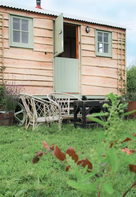 The Shepherds Hut Shrewsbury Dış mekan fotoğraf